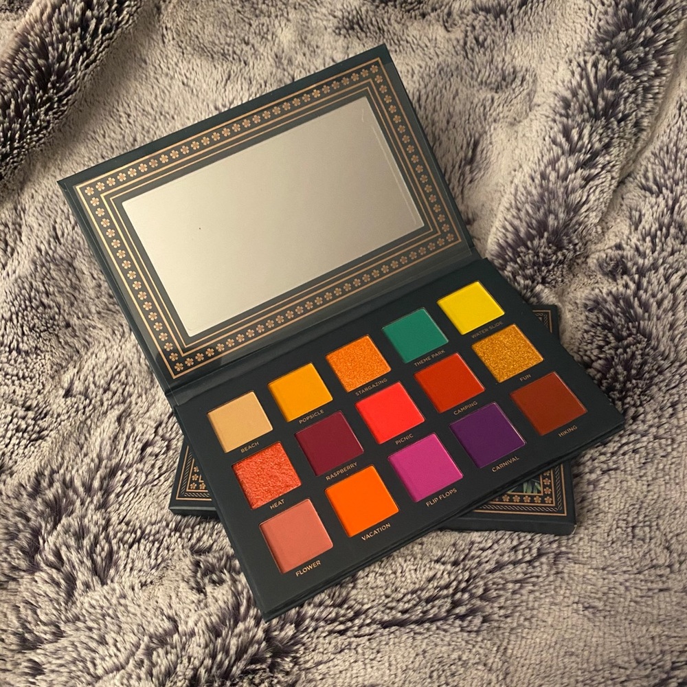 BNIB Ace Beaute Nostalgia eyeshadow palette